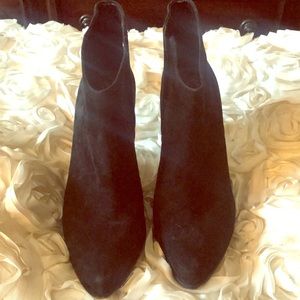 Slightly used Vince Camuto black heels sz 11